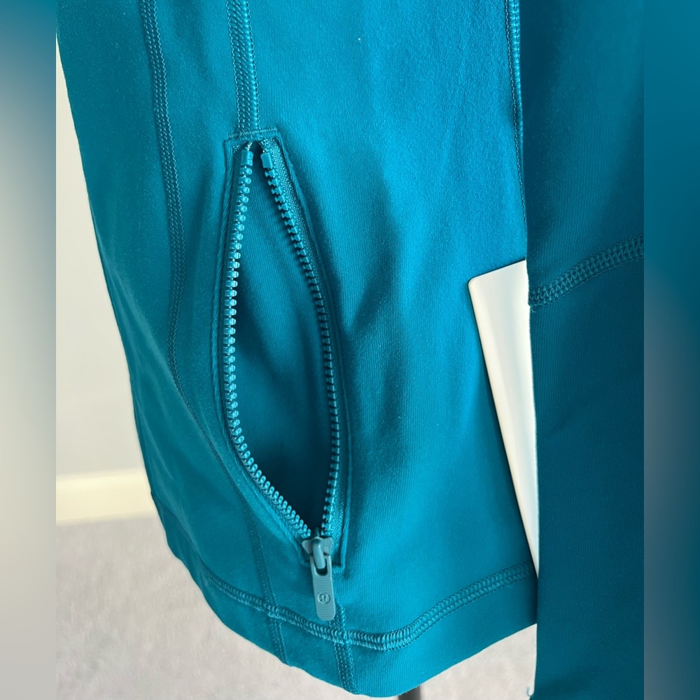 Lululemon  NWT define jacket, * Luon size 8 Cypress Blue - Picture 6 of 6
